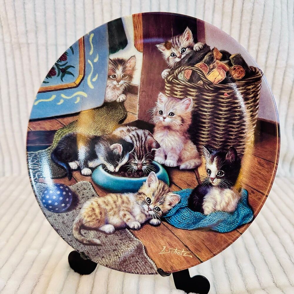 The Bradford Exchange Cozy Commons Collector Cat Plate